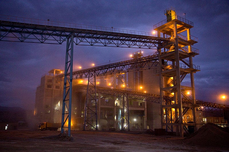 File:Cement never sleeps (8756743123).jpg
