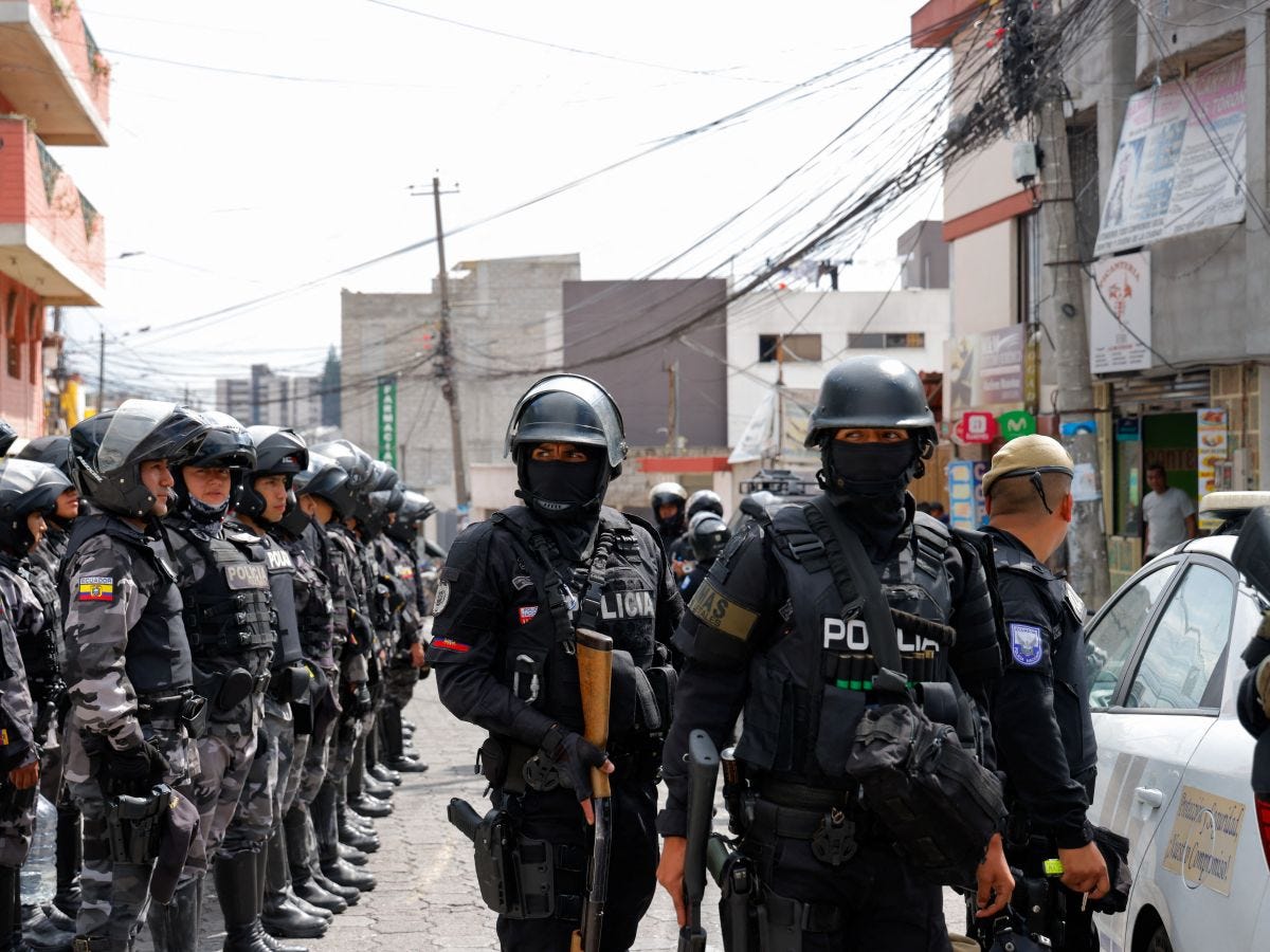 La police équatorienne intervient dans une prison de Quito suite à des émeutes le 8 janvier 2024. Photo : REUTERS/Karen Toro