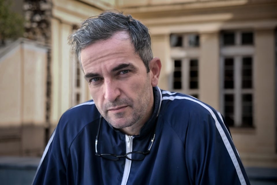Άρης Σερβετάλης: «Όταν δεν είχα Θεό, ήμουν καταστροφή» | Η Καθημερινή