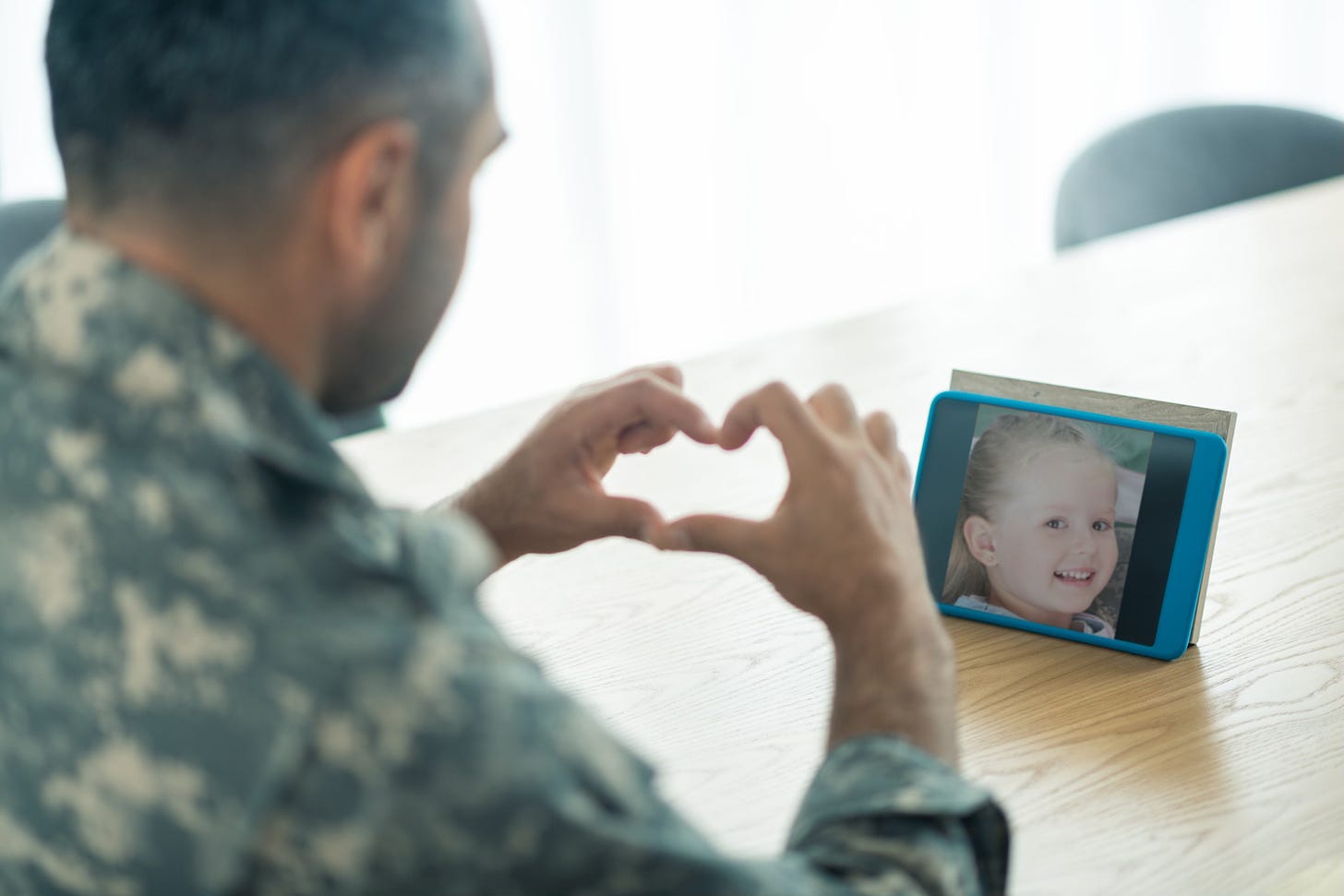 An Army officer in uniform shows all his love to his daughter over the internet.