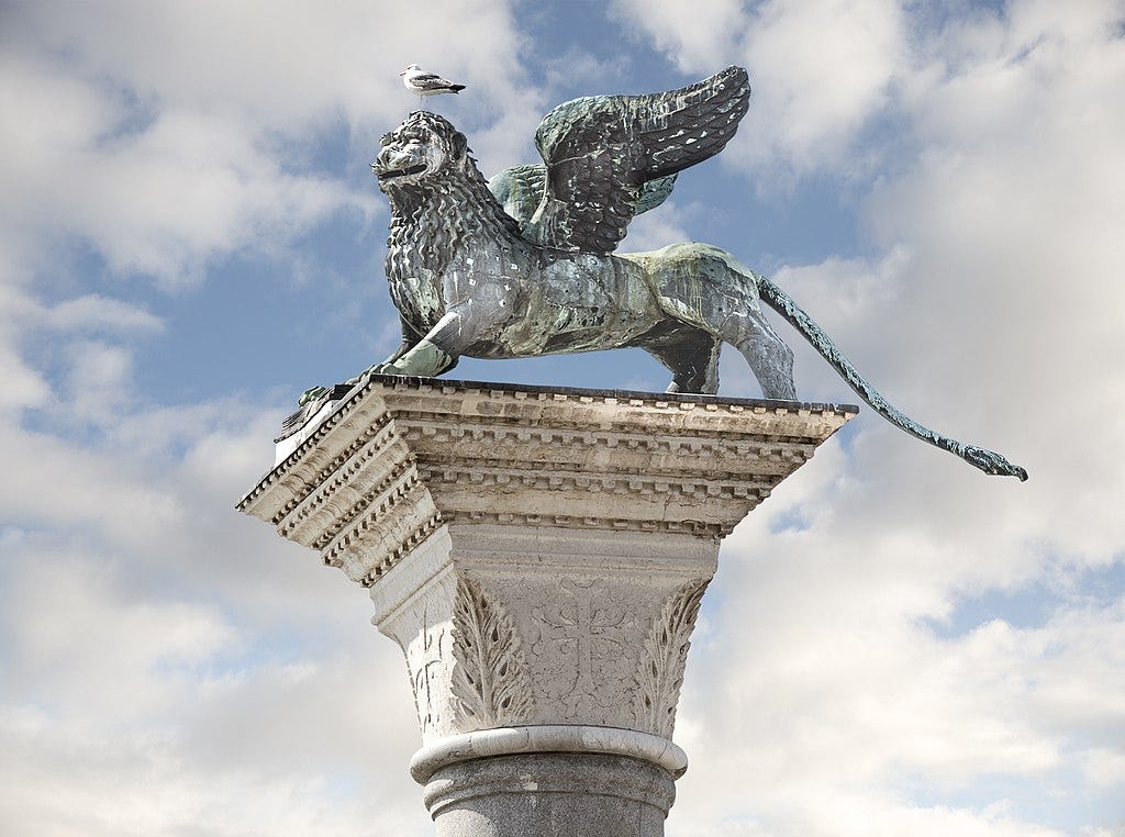 Il leone di San Marco presente sulla colonna di Piazzetta San Marco a Venezia