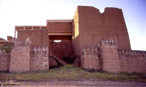 Nínive Restaurado Adad Gate. Una de las quince puertas de entrada de la antigua Nínive. (CC BY-SA 3.0)