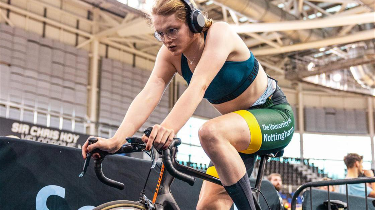Emily Bridges (The Guardian) - Transznemű versenyzők: a kerékpársport döntött, felkészül az úszósport