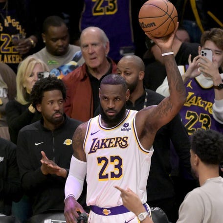 Lakers forward LeBron James acknowledges the crowd in Los Angeles after scoring his 40,000th career point, Saturday night against the Denver Nuggets.