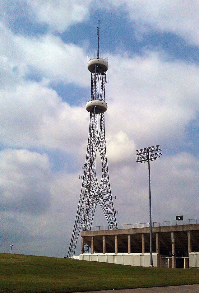 A photo of the Mesquite radio tower