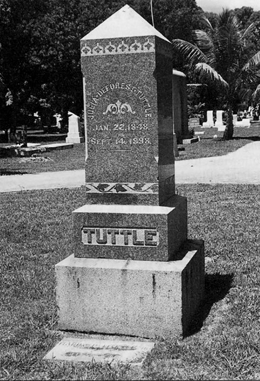  Figure 1: Julia Tuttle headstone in 1998