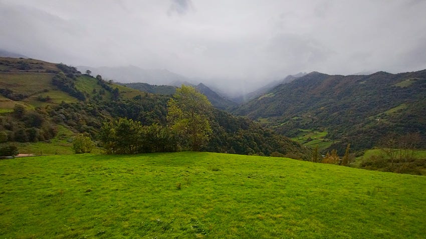 Vistas de las montañas desde el albergue de Pajares