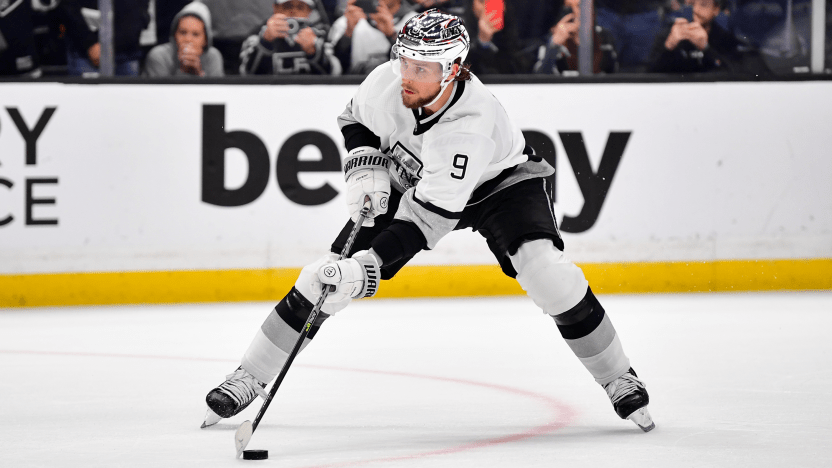 Kempe handling the puck