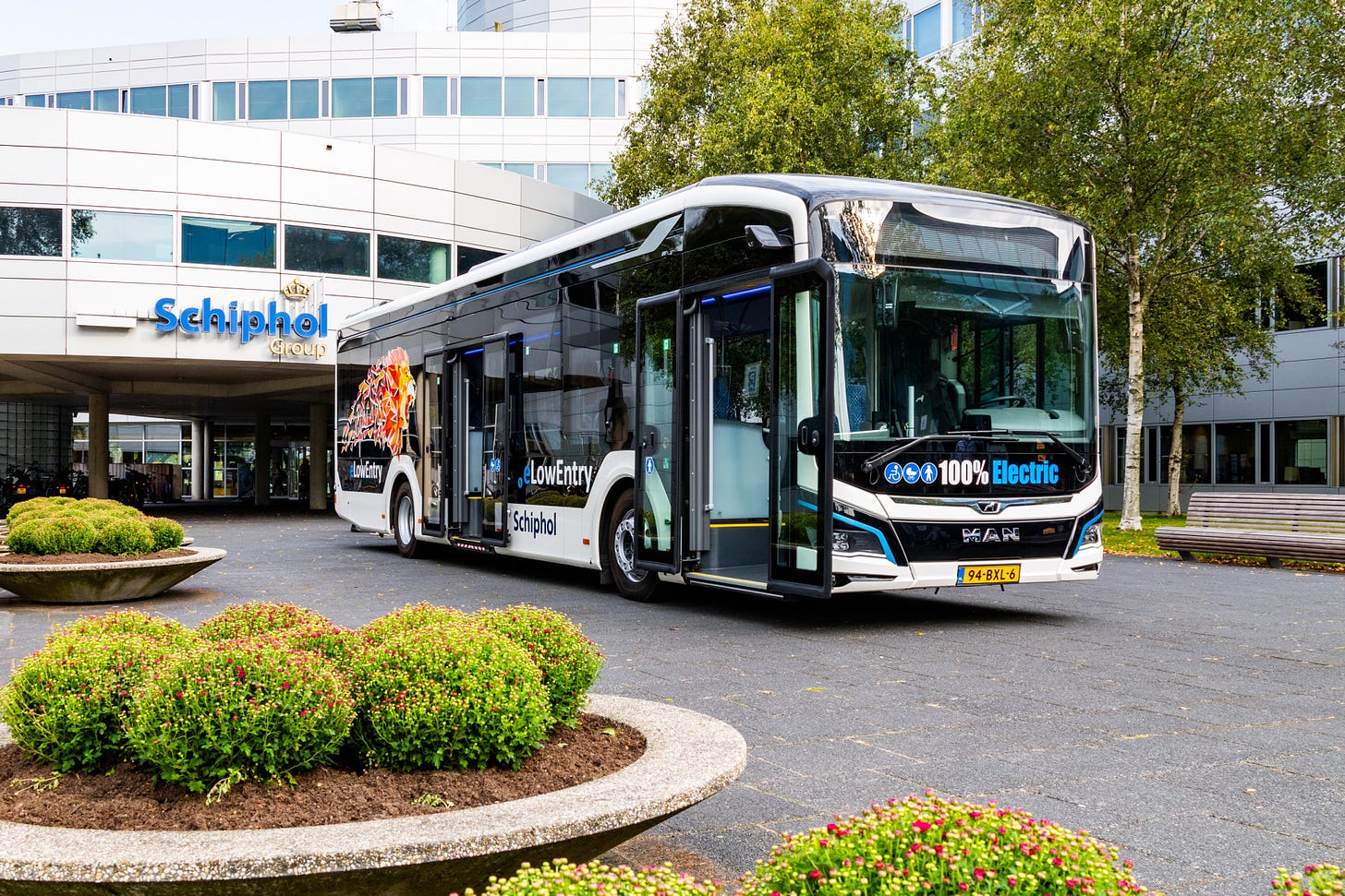 P_Bus_EOT_MAN_eBuses_Schiphol-01