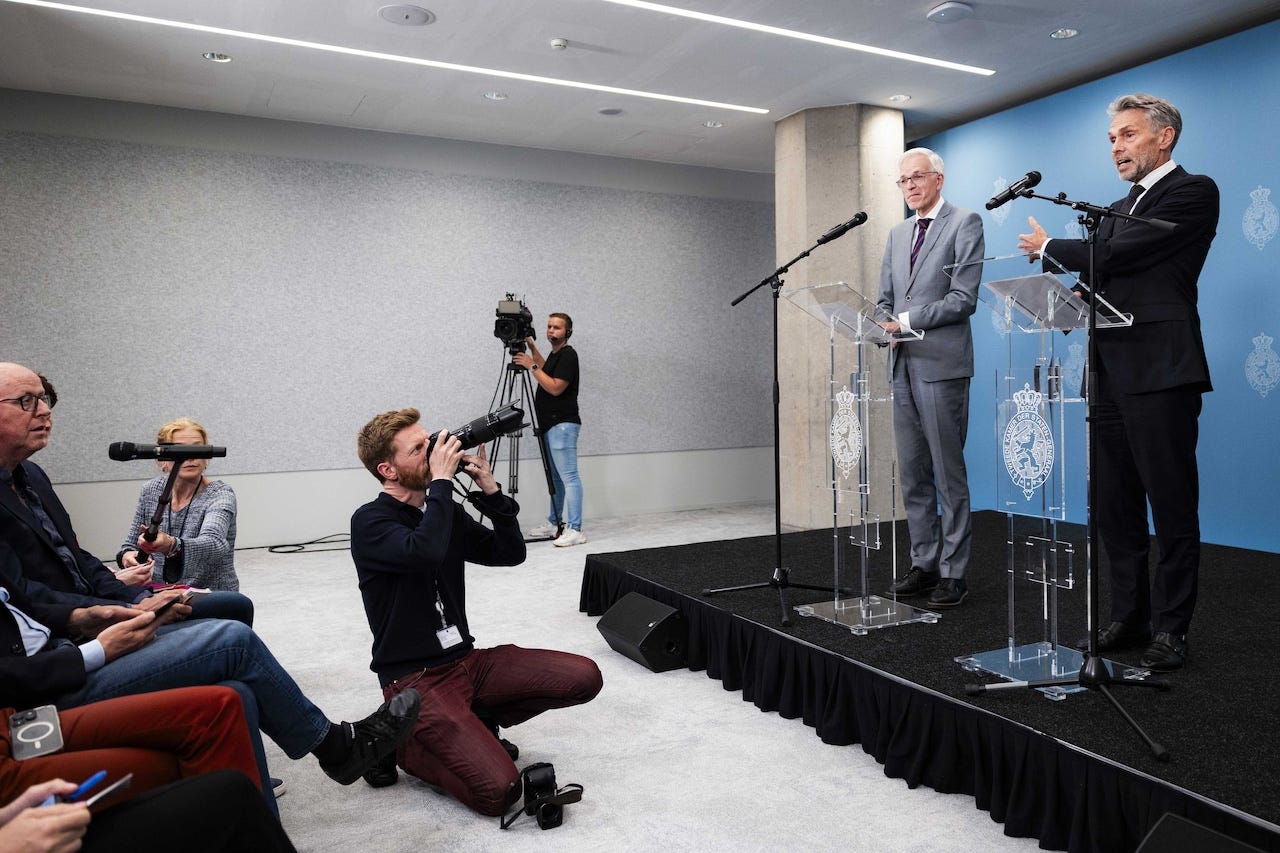 Formateur Richard van Zwol en Dick Schoof (r.) tijdens de vorstelling van die laatste als kandidaat-premier.