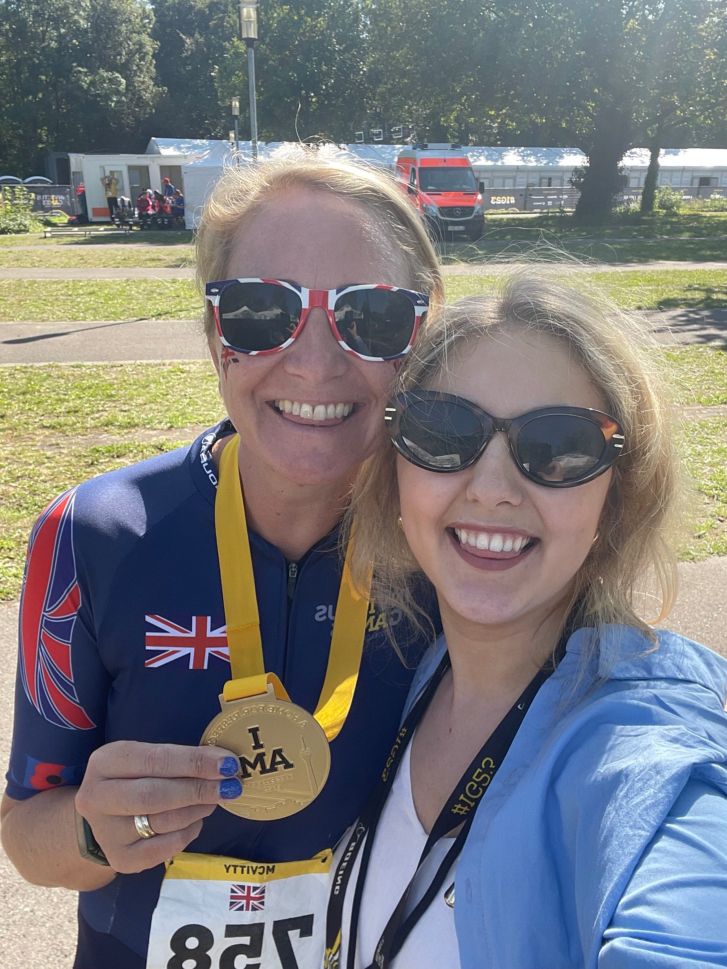 Isabelle Casey in Dusseldorf with smiling Invictus Games competitor
