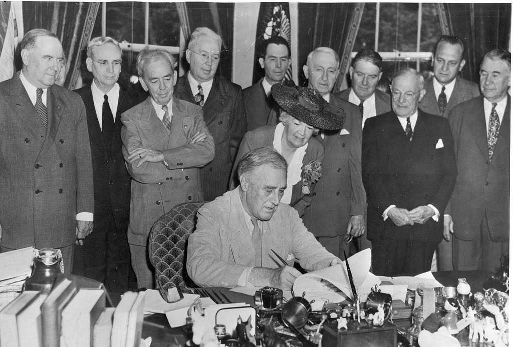 FDR signs GI Bill of Rights 1944 - PICRYL - Public Domain Media Search  Engine Public Domain Search