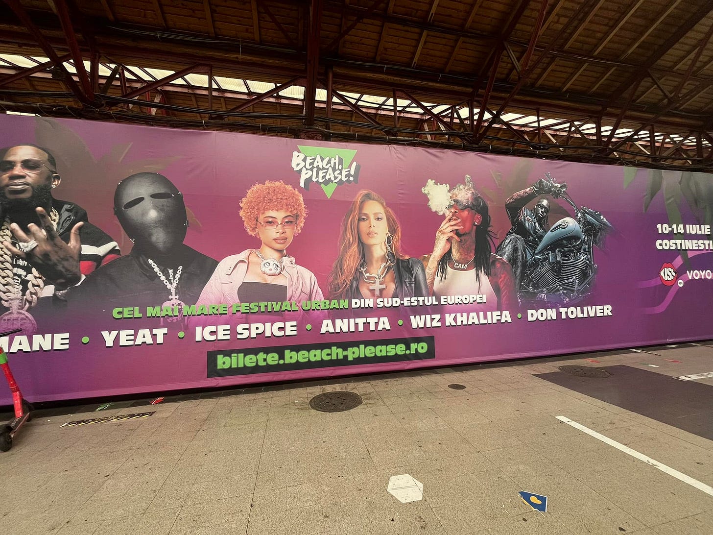 May be an image of 5 people and text that says "PLEASE! EAEH.. CAN ANE 10-14 ULI COSTINESTI CEL MAL MATMAREFESTIVALURBANE MARE FESTIVAL URBAN DIN SUD-ESTUL EUROPEI ICE SPICE ANITTA WIZ KHALIFA DON TOLIVER YEAT bilete.beach-please.ro bilete 1$ 4L VOYO"