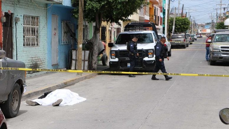 Hombre en Irapuato se desvanece en vía pública cuando iba al Seguro, le dio un infarto