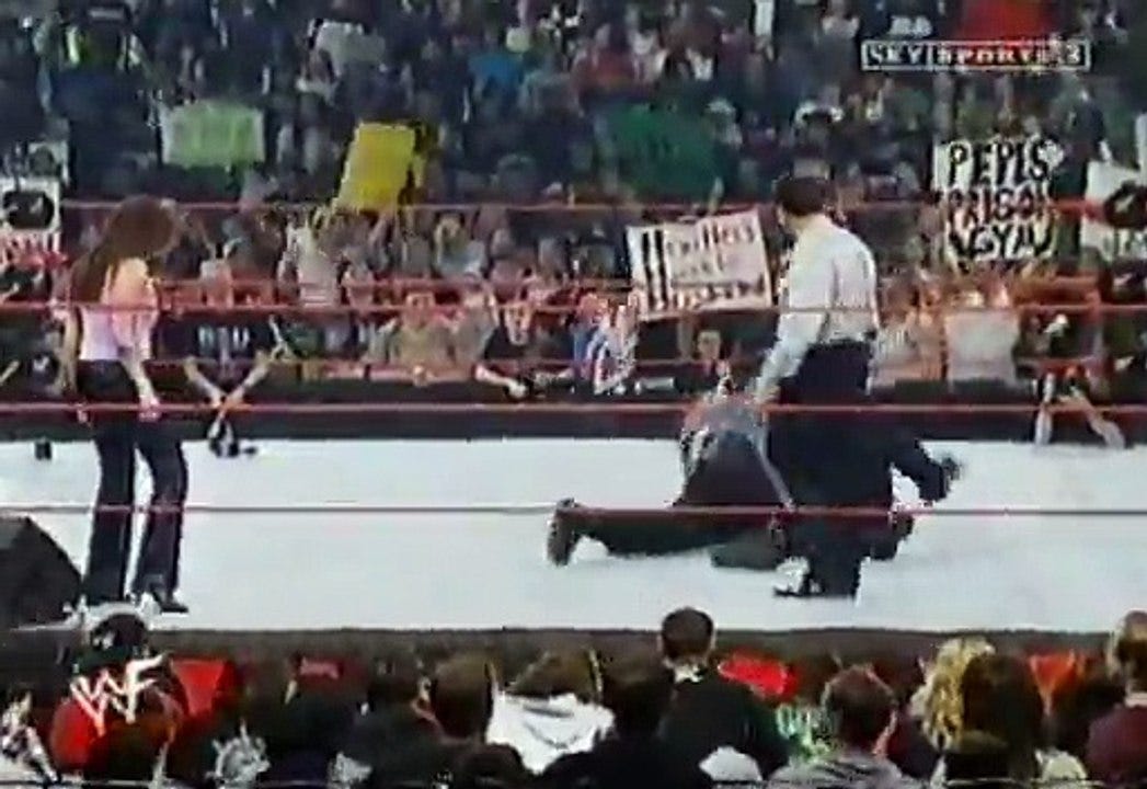 stephanie mcmahon raw 3.19.2001. - video Dailymotion
