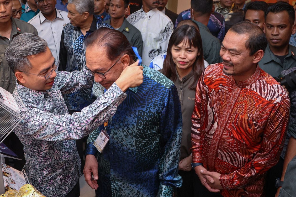 Anwar gets gold media card in appreciation of continued ...