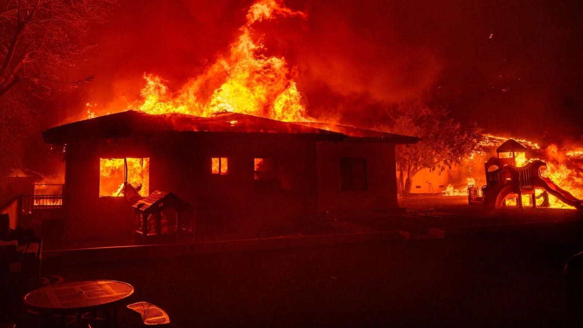 LIVE updates from Los Angeles wildfires: Terrified residents leave their  homes and leave on foot; California orders evacuations – Chrono 47