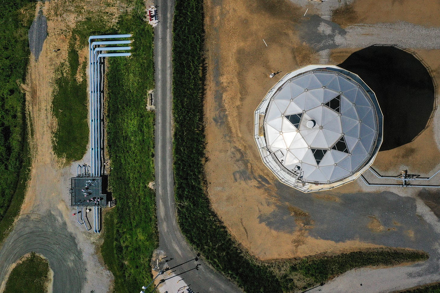An aerial view of a fuel holding tank at Dorsey Junction Station in Woodbine, Maryland. Credit: Drew Angerer/Getty Images