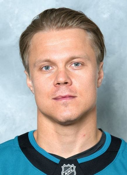 Mikael Granlund hockey player photo