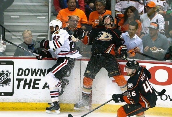 anaheim ducks vs blackhawks tied up 2015 stanley cup playoffs