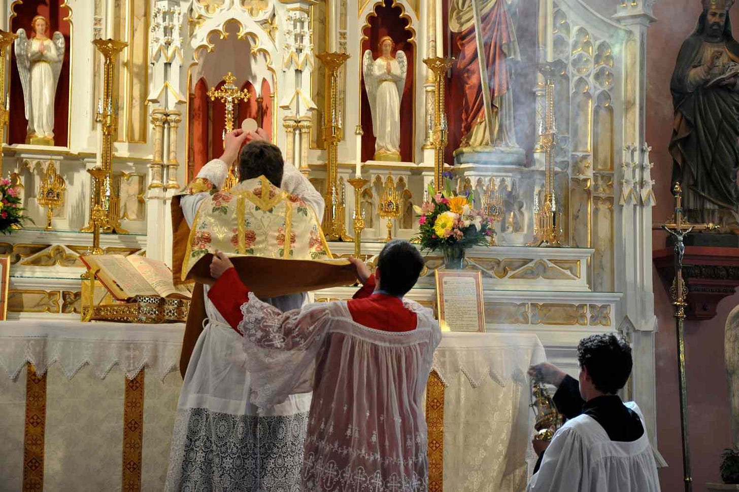 10 Things to Know Before Attending a Latin Mass