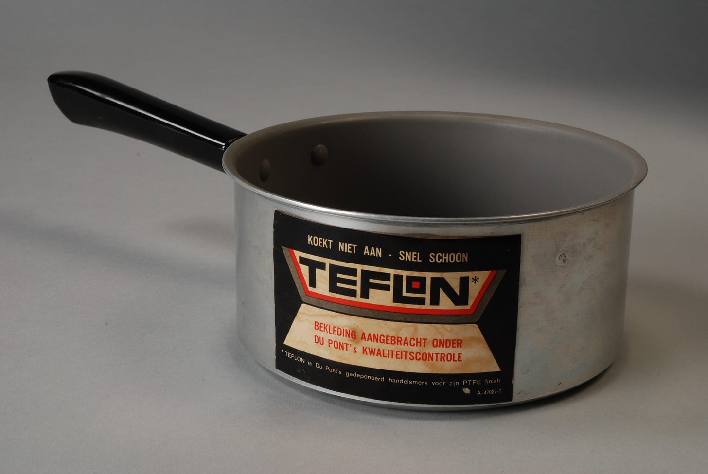 File:Aluminium steelpan met teflon van Van Nelle, objectnr 90815.JPG -  Wikimedia Commons