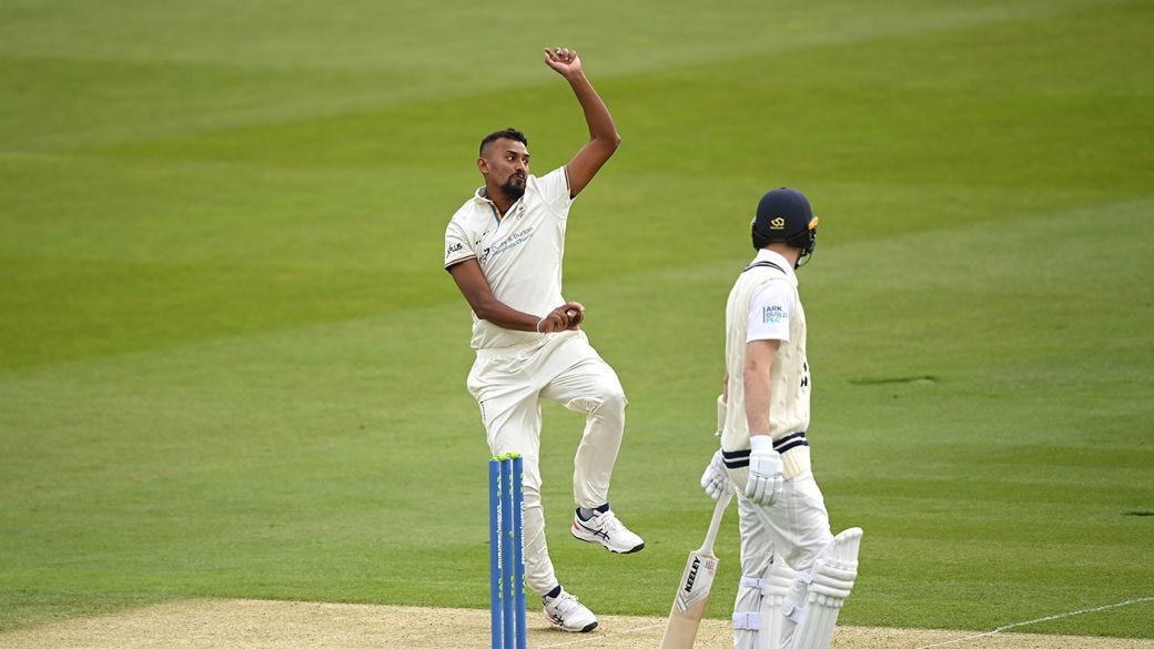 Suranga Lakmal struck early on his Derbyshire debut