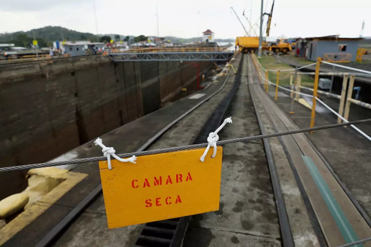 Sequía en el Canal de Panamá deja a 200 barcos varados y provoca pérdidas  millonarias