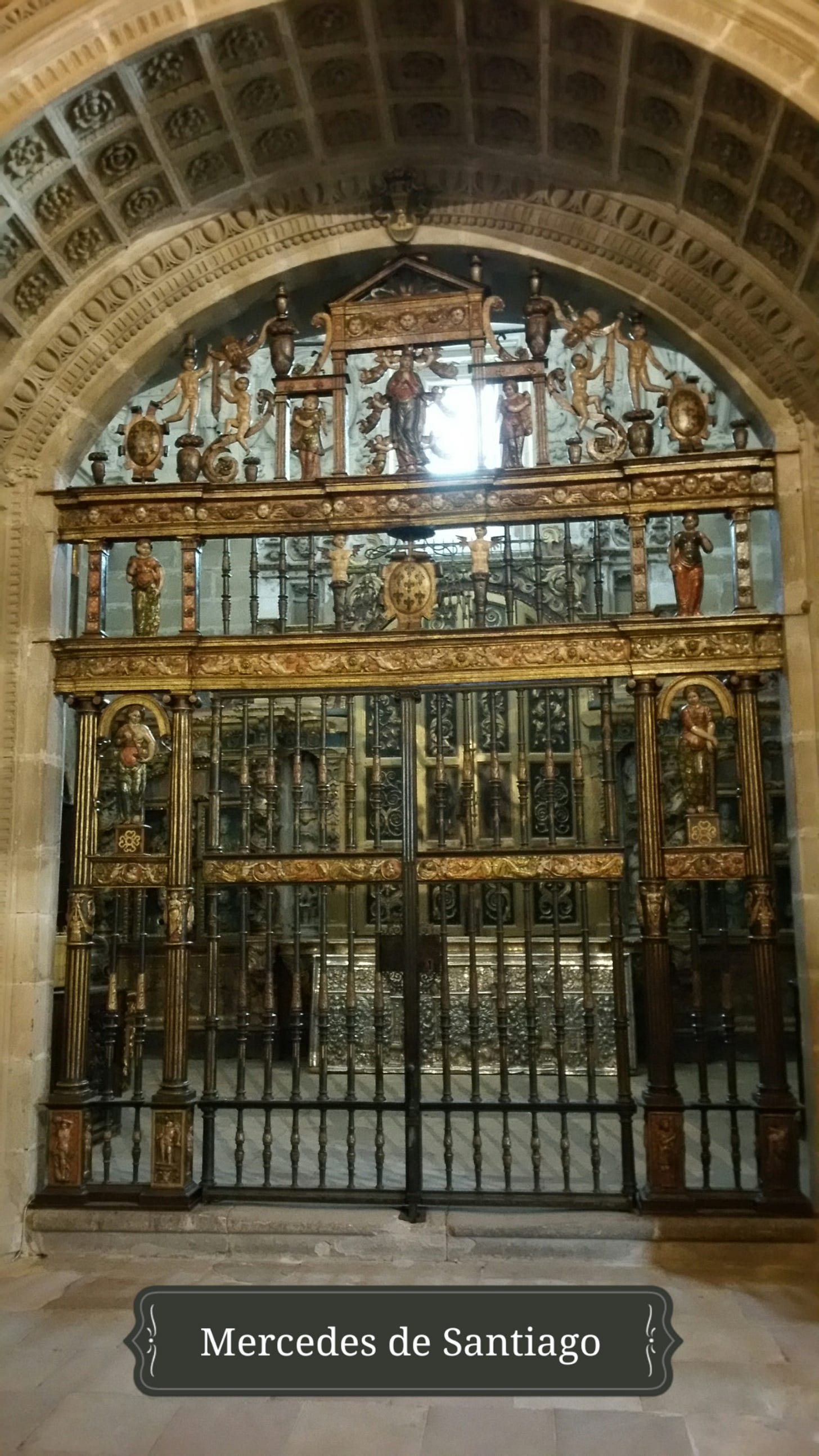 Verja de entrada a la Sacristía llamada "de las Cabezas". Catedral de Sigüenza. España.