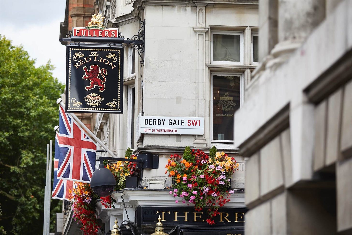 Contact The Red Lion for a warm welcome, superb drinks, and fresh food in  Westminster