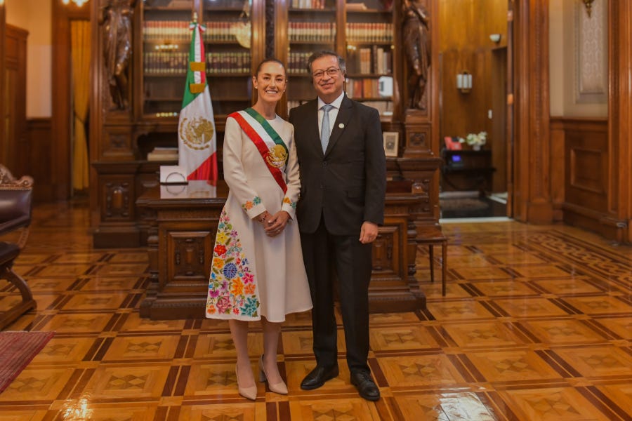 Presidente Gustavo Petro en saludo a presidenta de México