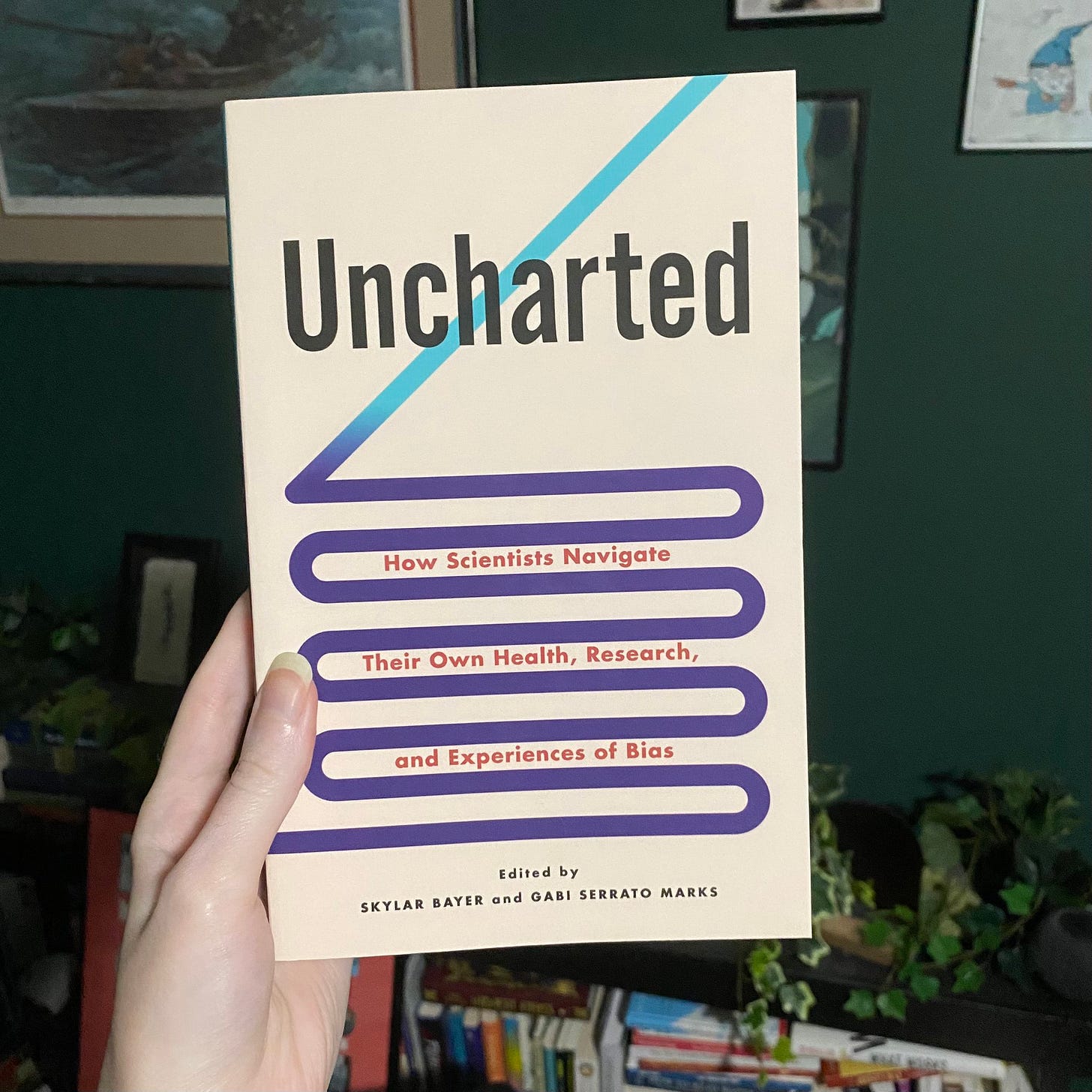 Fen's hand holds a copy of Uncharted