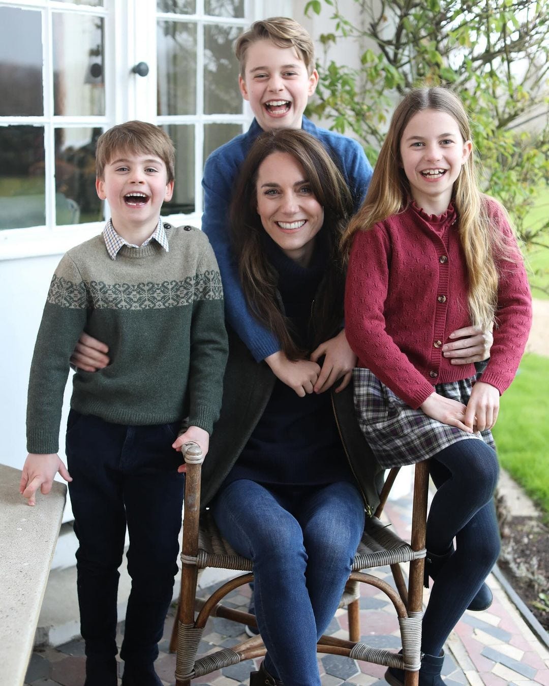 Kate Middleton breaks silence post-surgery with new photo with kids
