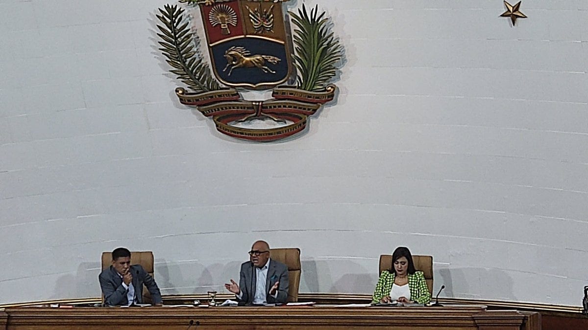 Rodríguez ordena identificar a diputados que votaron por continuidad de AN de 2015 y amenaza a partidos con confiscar propiedades