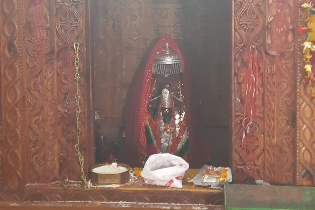 Chindi mata idol, Karsog