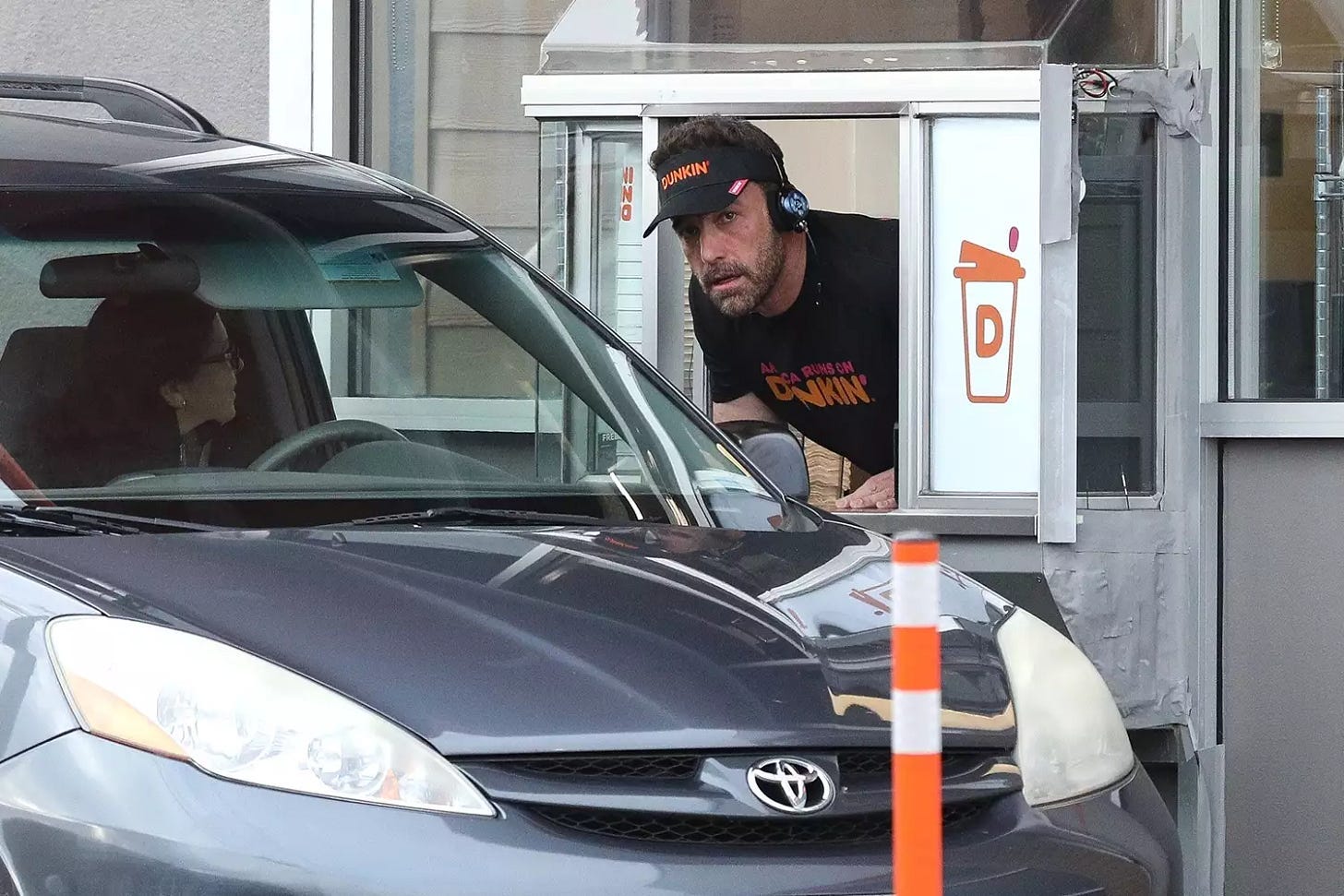 *PREMIUM-EXCLUSIVE* <a href="https://people.com/tag/ben-affleck" data-inlink="true">Ben Affleck</a> surprising customers when working the drive-through at Dunkin Donuts