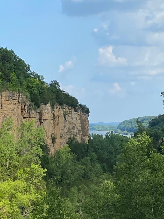 Hiking Mines of Spain, Dubuque, Iowa : Diary of a Gen-X Traveler