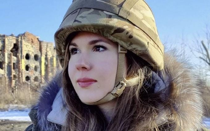 A person wearing a helmet

Description automatically generated with low confidence