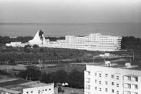 A large white building with a large statue in the middle

AI-generated content may be incorrect.