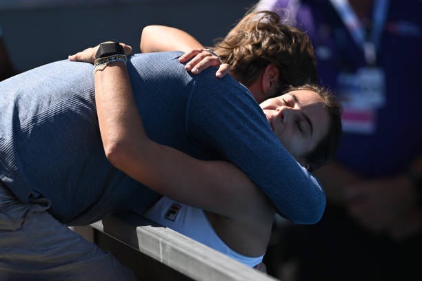 Emma Navarro of USA embraces her coach after winning the 2024 Hobart International at Domain Tennis Centre on January 13, 2024 in Hobart, Australia.