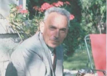 French archaeologist Jean-Marie Casal followed up with excavations from 1947 to 1950, pushing back the site’s timeline. 
  
He found connections between Arikamedu & Megalithic burials in Suthukeny, along with evidence of continuous occupation into the medieval Chola period. 