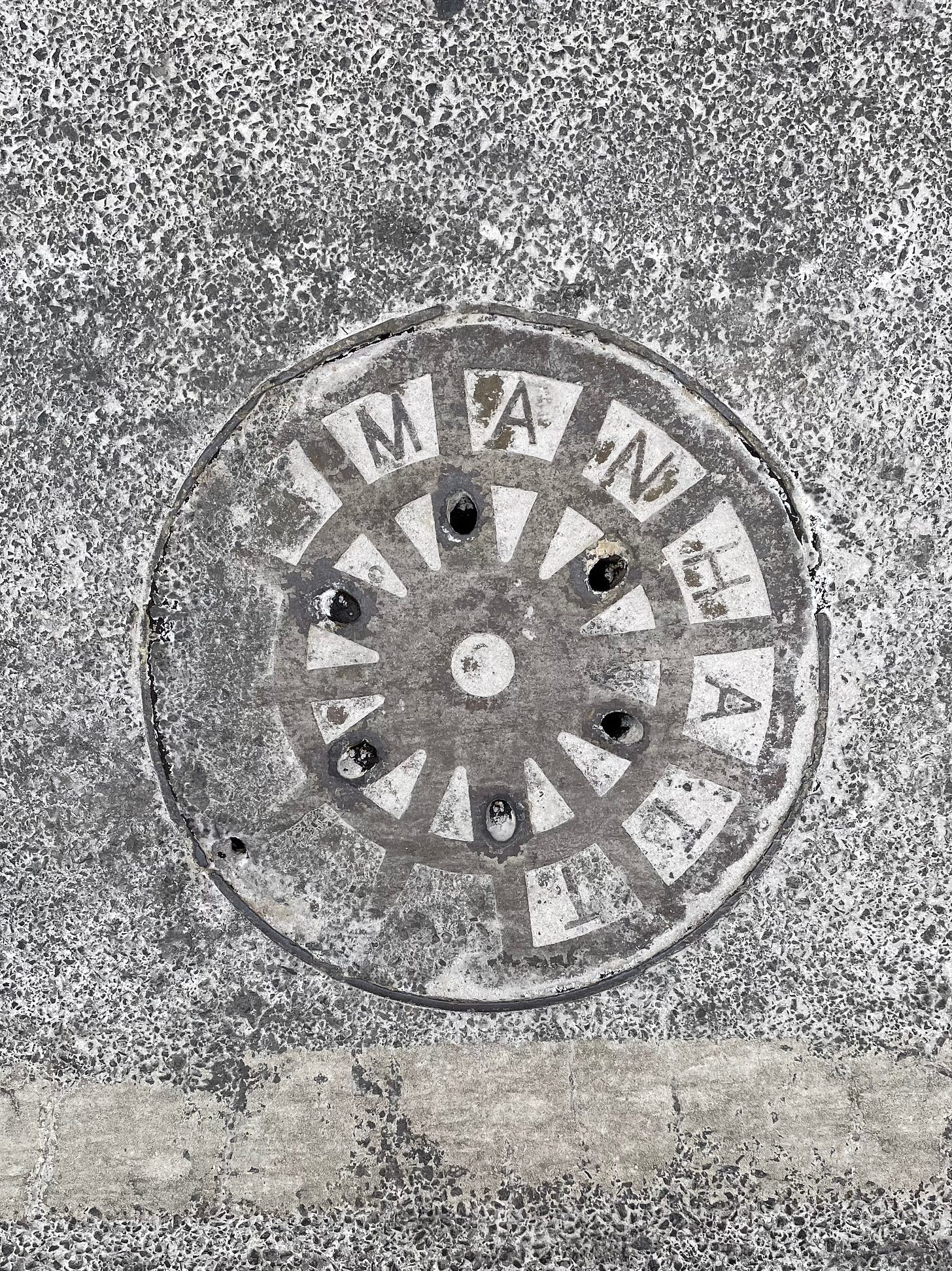 manhattan bor manhole cover on salt coverd street