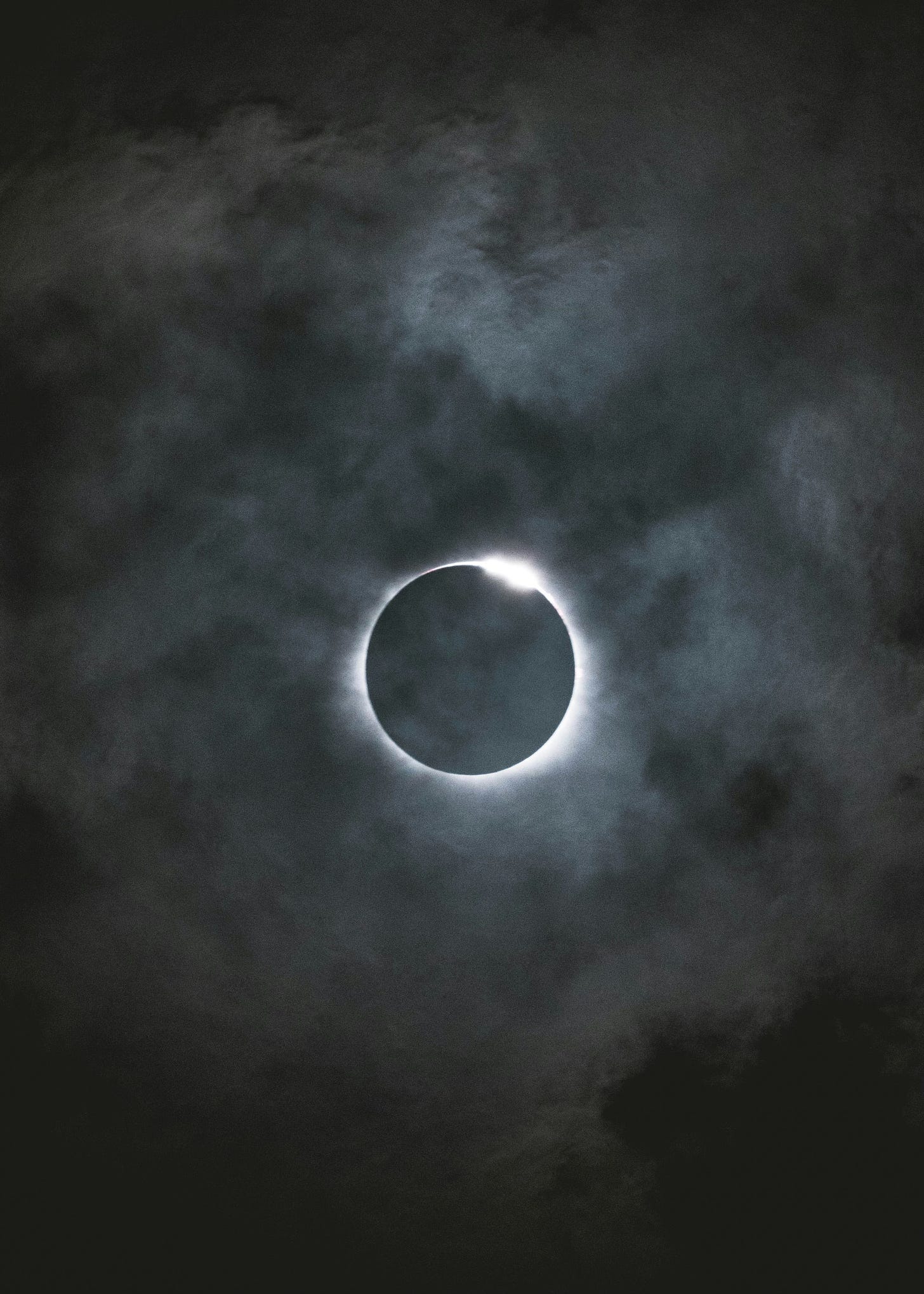A solar eclipse at the time of totality taken by Jordan Conner, Unsplash