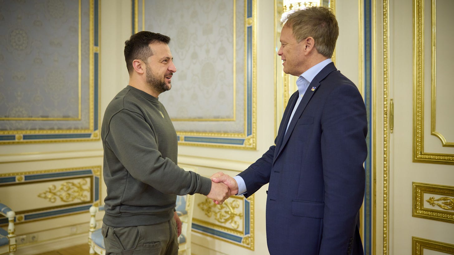 Defence Secretary Grant Shapps visits President Volodymyr Zelenskyy in  Ukraine | ITV News