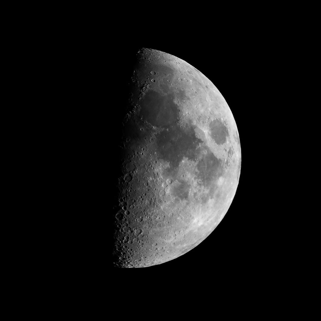 Image of 1st quarter moon