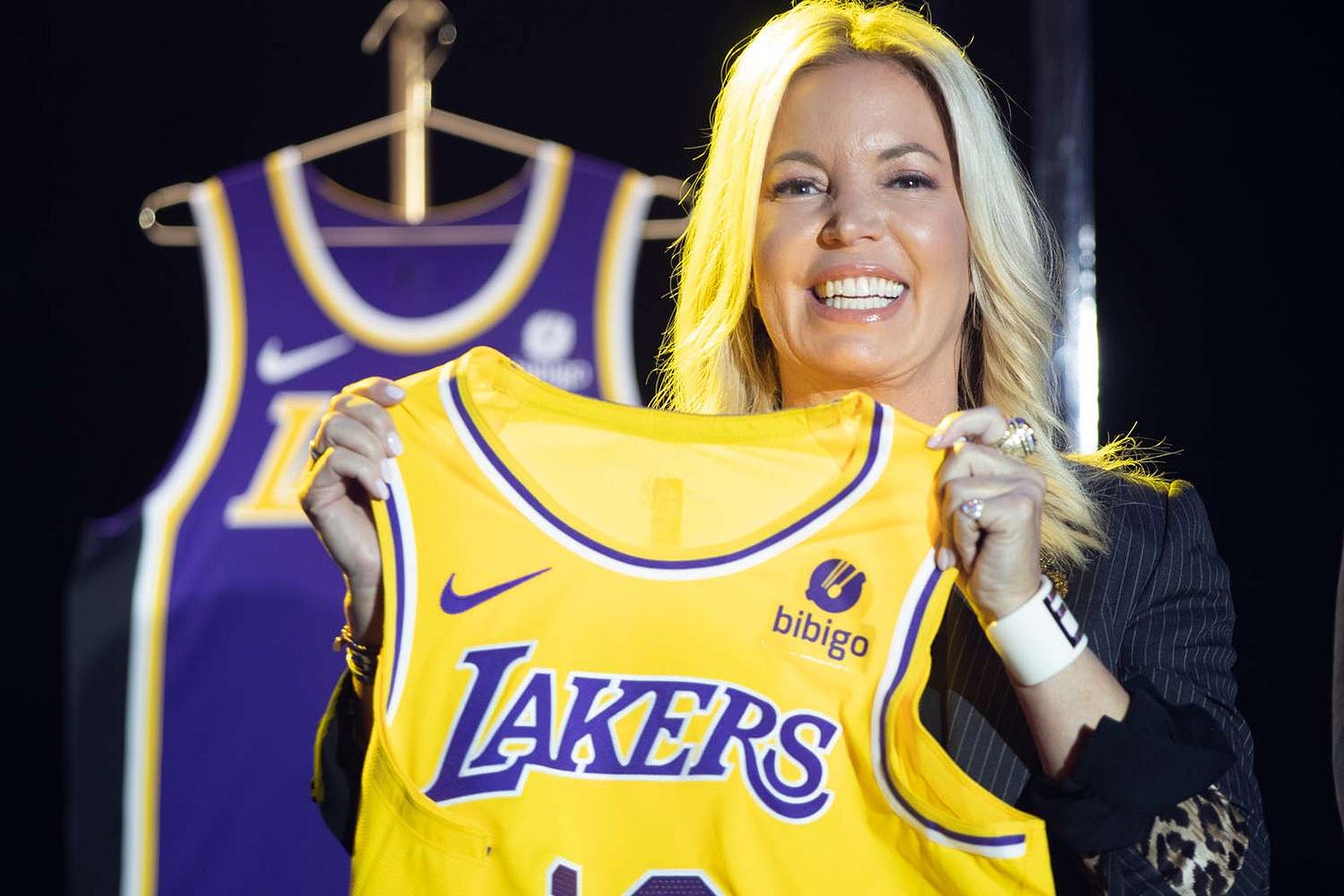 Buss Family to Sell Lakers to Dodgers Owner Mark Walter: Reports