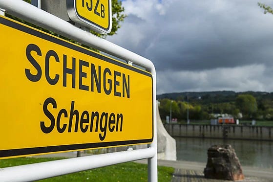 11 ország felfüggesztette a schengeni egyezményt: Olaszország, Szlovénia, Ausztria, Németország, Franciaország, Csehország, Lengyelország, Szlovákia, Svédország, Dánia és Norvégia