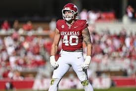 Arkansas football DE Landon Jackson ...