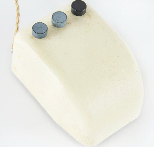 La première souris informatique à bille de l'histoire La première souris informatique à bille de l'histoire