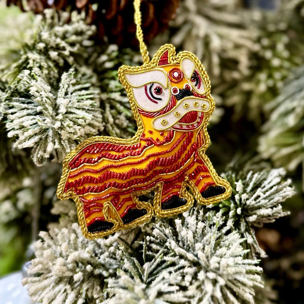 EMBROIDERED ORNAMENT : Lion